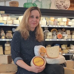 Pack selección gourmet Queso Queso Vanessa Cruz disponible en tienda especializada de quesos Artesanos en Sevilla Viapol de Vanesa Cruz